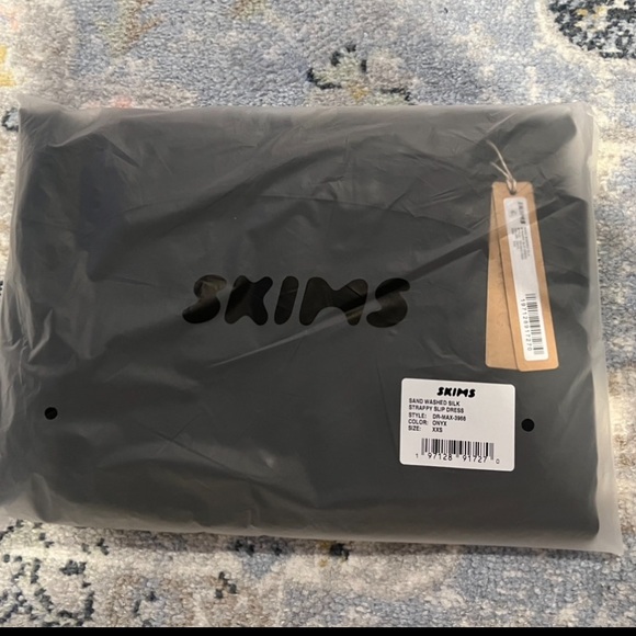 Skims Strappy Long Slip Dress Onyx
Size XXS NWT🩷🩷 - Picture 9 of 13